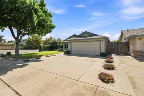 Exterior - 2100 Northridge Dr, Modesto, CA 95350 photo 2 of 11