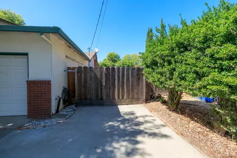 Exterior - 2901 Hemminger Way, Modesto, CA 95350 photo 4 of 24