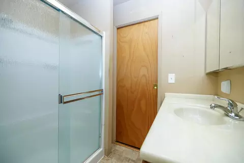 Bath - 2901 Hemminger Way, Modesto, CA 95350 photo 4 of 4
