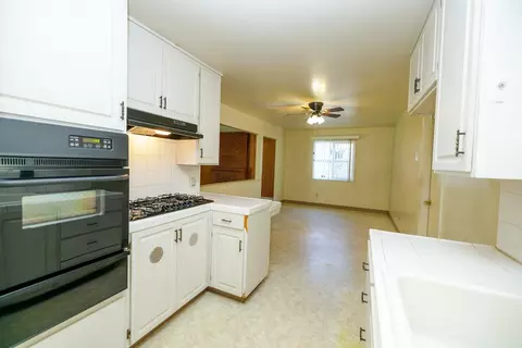 Kitchen - 2901 Hemminger Way, Modesto, CA 95350 photo 4 of 5