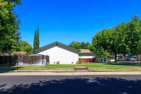 Exterior - 2901 Hemminger Way, Modesto, CA 95350 photo 3 of 24