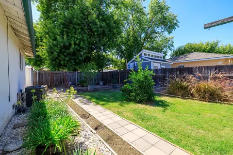 Exterior - 2901 Hemminger Way, Modesto, CA 95350 photo 12 of 24