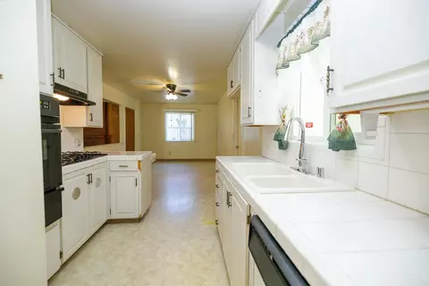 Kitchen - 2901 Hemminger Way, Modesto, CA 95350 photo 5 of 5
