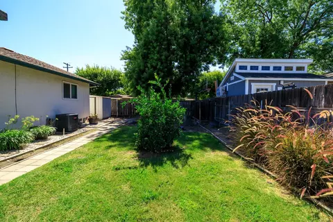 Exterior - 2901 Hemminger Way, Modesto, CA 95350 photo 11 of 24