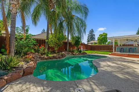 Exterior - 966 Shelly Ct, Ripon, CA 95366 photo 6 of 6