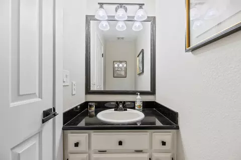 Bath - 966 Shelly Ct, Ripon, CA 95366 photo 5 of 5