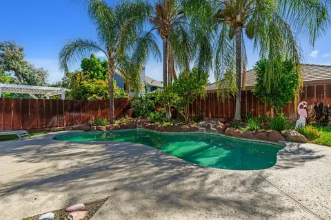 Exterior - 966 Shelly Ct, Ripon, CA 95366 photo 3 of 6