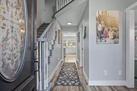 Entry Way - 966 Shelly Ct, Ripon, CA 95366 photo 2 of 4
