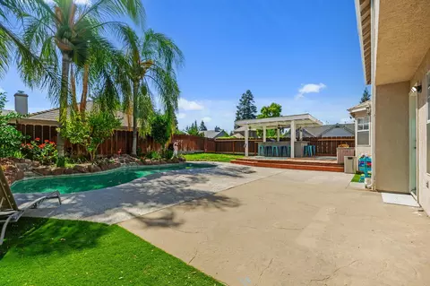 Exterior - 966 Shelly Ct, Ripon, CA 95366 photo 2 of 6