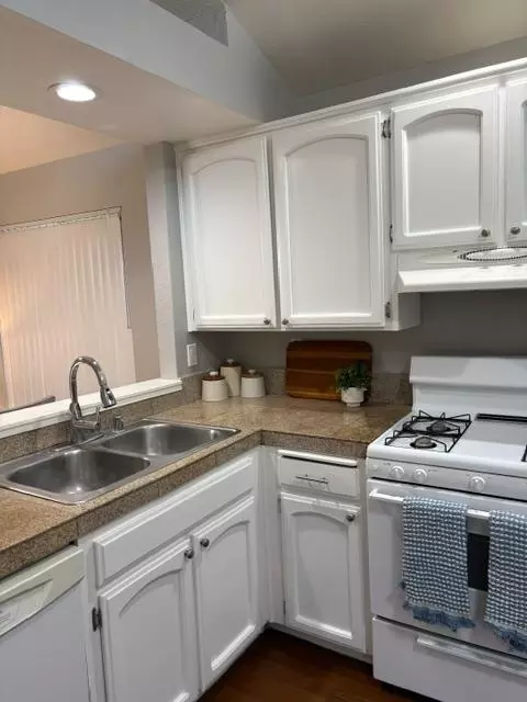 Kitchen - 420 Gonzalez St, Tracy, CA 95376 photo 2 of 3