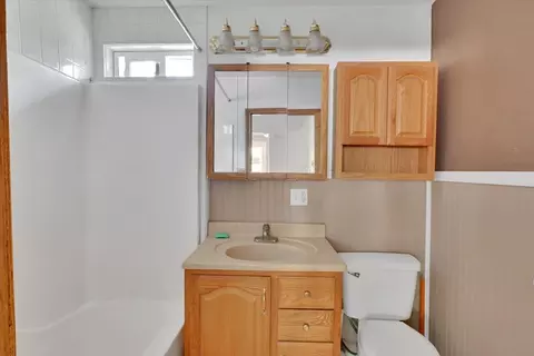 Bath - 10501 Wolf Dr, Grass Valley, CA 95949 photo 2 of 3