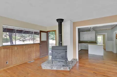 Living - 10501 Wolf Dr, Grass Valley, CA 95949 photo 4 of 6