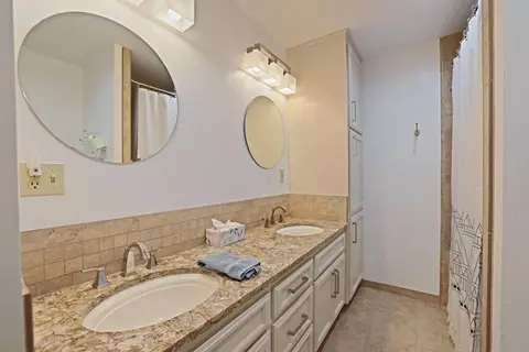 Bath - 12635 E Tokay Colony Rd, Lodi, CA 95240 photo 3 of 3