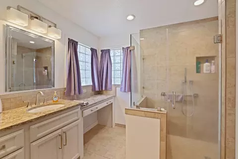 Bath - 12635 E Tokay Colony Rd, Lodi, CA 95240 photo 2 of 3