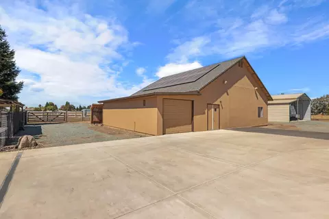 Exterior - 12635 E Tokay Colony Rd, Lodi, CA 95240 photo 6 of 7