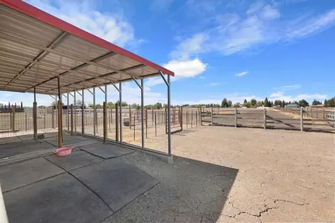 Exterior - 12635 E Tokay Colony Rd, Lodi, CA 95240 photo 7 of 7