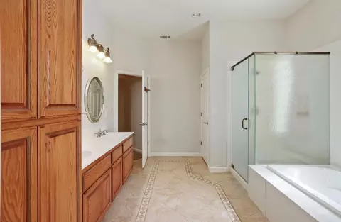 Bath - 1684 Miriam Way, Ripon, CA 95366 photo 2 of 4