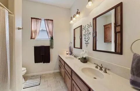 Bath - 1684 Miriam Way, Ripon, CA 95366 photo 1 of 4