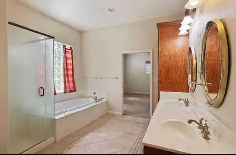 Bath - 1684 Miriam Way, Ripon, CA 95366 photo 3 of 4