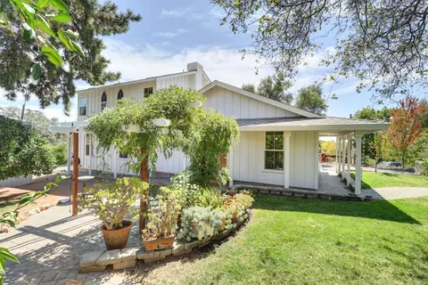 601 Peach Ln, Newcastle, CA 95658