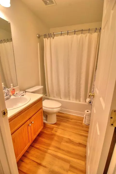 Bath - 2021 Spring Ln, Modesto, CA 95356 photo 2 of 4