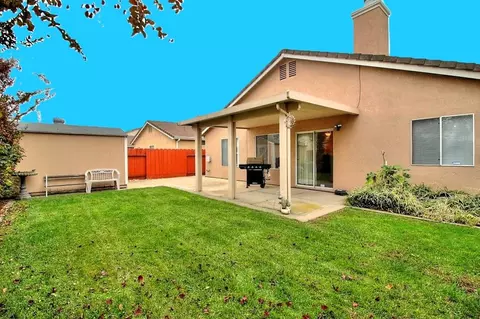 Exterior - 2021 Spring Ln, Modesto, CA 95356 photo 8 of 10