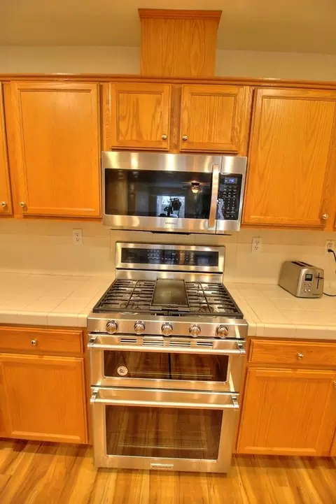 Kitchen - 2021 Spring Ln, Modesto, CA 95356 photo 3 of 6