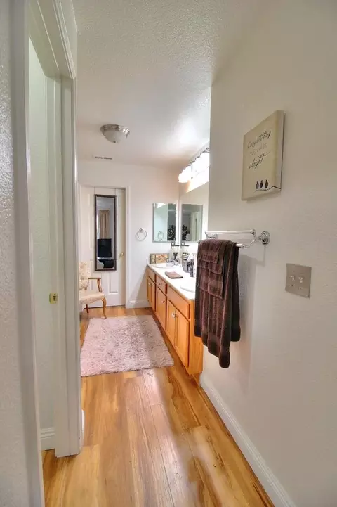 Bath - 2021 Spring Ln, Modesto, CA 95356 photo 3 of 4