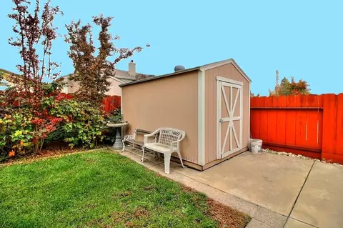 Exterior - 2021 Spring Ln, Modesto, CA 95356 photo 7 of 10