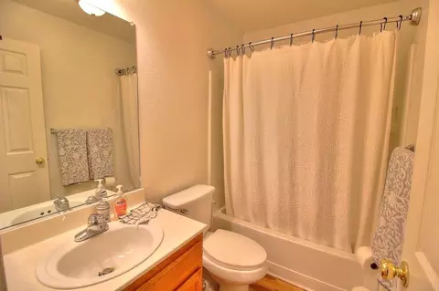 Bath - 2021 Spring Ln, Modesto, CA 95356 photo 1 of 4