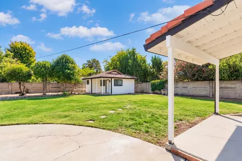 Exterior - 5058 Martin Way, Carmichael, CA 95608 photo 7 of 8