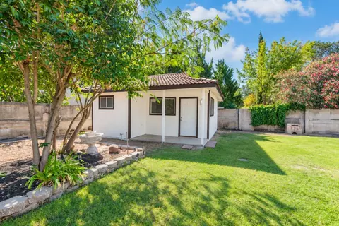 Exterior - 5058 Martin Way, Carmichael, CA 95608 photo 5 of 8