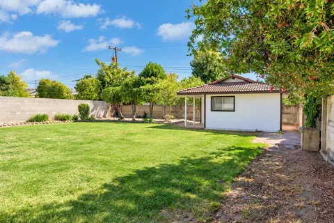 Exterior - 5058 Martin Way, Carmichael, CA 95608 photo 6 of 8