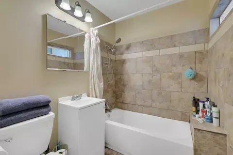 Bath - 5829 Garden Ave, Olivehurst, CA 95961 photo 1 of 1