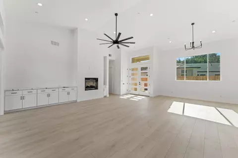 Living - 9017 Phoenix Ave, Fair Oaks, CA 95628 photo 5 of 7