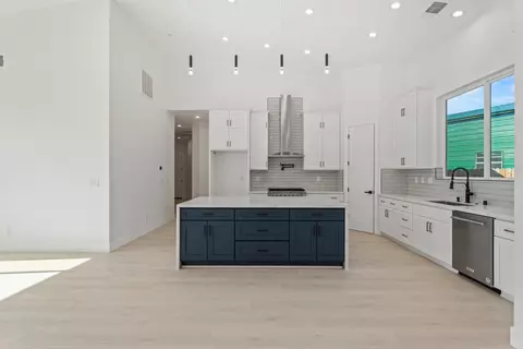 Kitchen - 9017 Phoenix Ave, Fair Oaks, CA 95628 photo 3 of 8