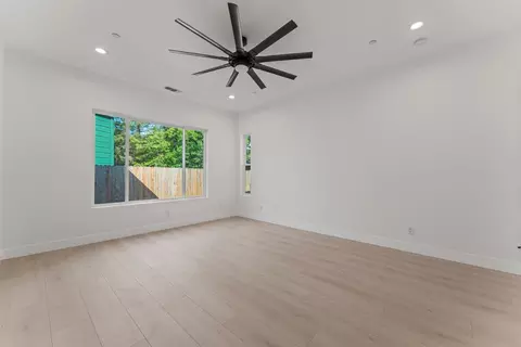 Living - 9017 Phoenix Ave, Fair Oaks, CA 95628 photo 2 of 7