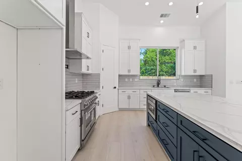 Kitchen - 9017 Phoenix Ave, Fair Oaks, CA 95628 photo 6 of 8