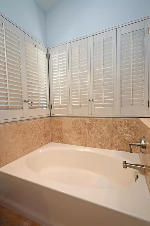 Bath - 2680 Hogan Dr, Turlock, CA 95382 photo 4 of 6