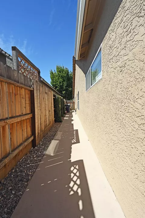 Exterior - 2680 Hogan Dr, Turlock, CA 95382 photo 4 of 10