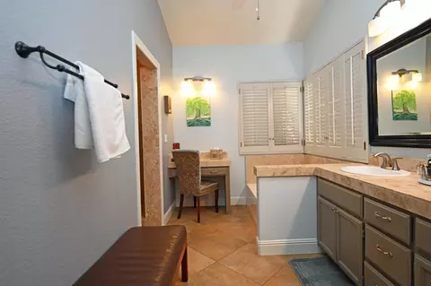 Bath - 2680 Hogan Dr, Turlock, CA 95382 photo 2 of 6