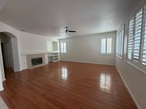 Living - 3209 Flushing Meadows Dr, Modesto, CA 95355 photo 3 of 7
