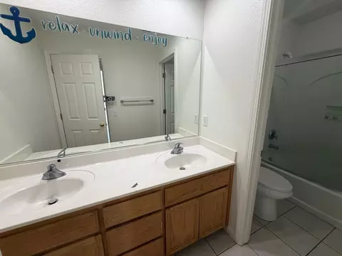 Bath - 3209 Flushing Meadows Dr, Modesto, CA 95355 photo 2 of 3
