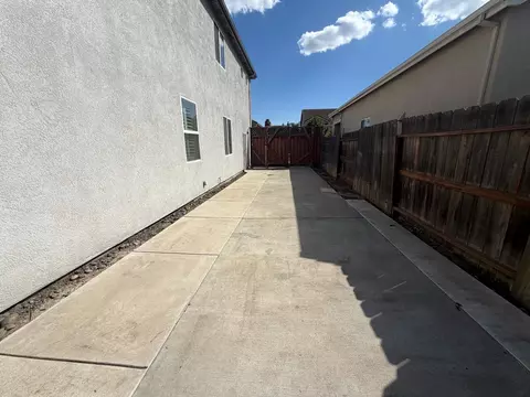 Exterior - 3209 Flushing Meadows Dr, Modesto, CA 95355 photo 3 of 3