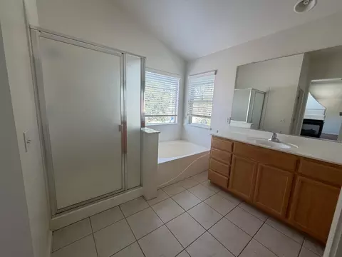 Bath - 3209 Flushing Meadows Dr, Modesto, CA 95355 photo 3 of 3
