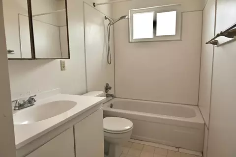 Bath - 1908 El Paso Ave #4, Davis, CA 95618 photo 1 of 1