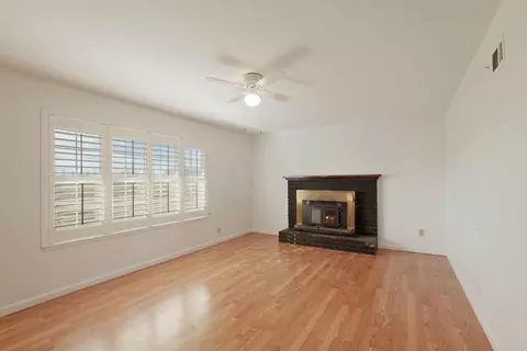 Living - 13393 E Jahant Rd, Acampo, CA 95220 photo 2 of 3