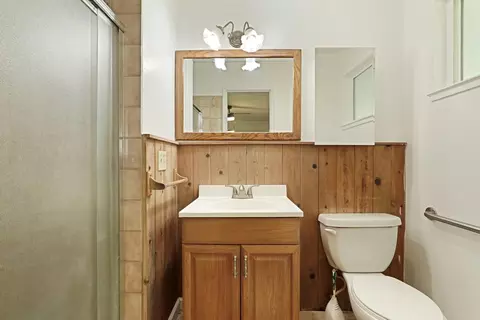 Bath - 13393 E Jahant Rd, Acampo, CA 95220 photo 3 of 3