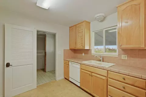 Kitchen - 13393 E Jahant Rd, Acampo, CA 95220 photo 5 of 6