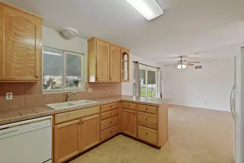 Kitchen - 13393 E Jahant Rd, Acampo, CA 95220 photo 2 of 6